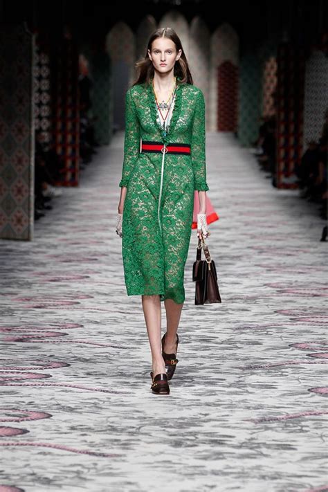 pochette gucci primavera 2016 con fiori|gucci spring 2016 dresses.